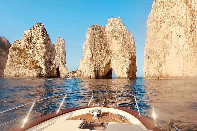 3 Hours Comfortable Capri Private Tour by Boat