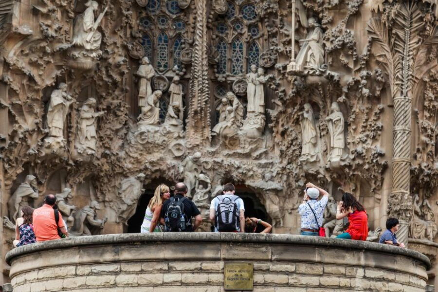 Barcelona: Sagrada Família and Park Güell Combo Guided Tour - Good To Know