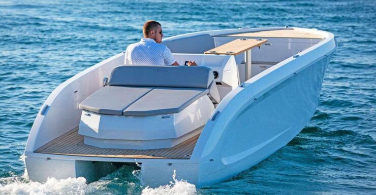 Boat Rental in Santa Maria Di Leuca · Mana 23 (2024) - Good To Know
