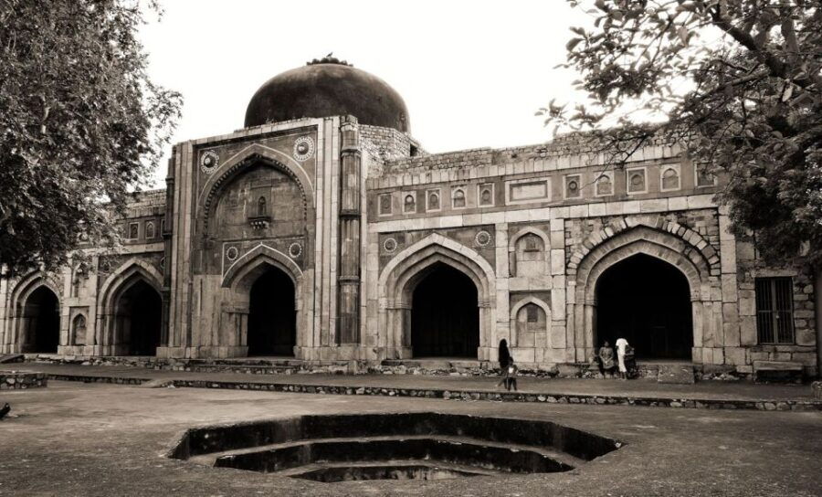 Delhi: Mehrauli With Some Prominent Sites Walk Tours - Good To Know