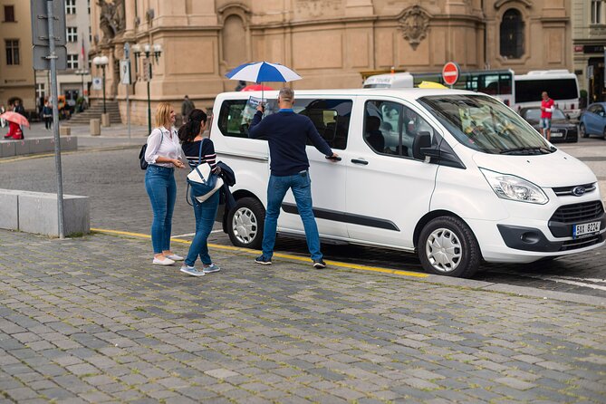 Prague Castle: Admission Ticket With Bus Transfer And Audioguide - Castle Exploration