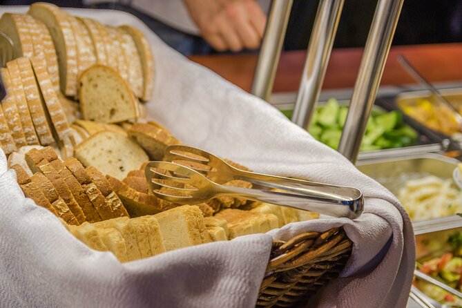 Prague: Sightseeing Boat Cruise With Buffet Dinner - Customer Experiences