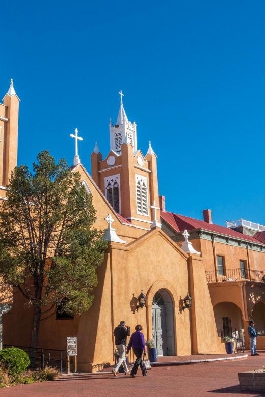 Romantic Rendezvous: Albuquerque's Enchanting Couple's Walk - Good To Know