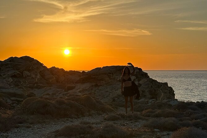 The Highlights of Santorini on a Mini Bus Daily Sunset Tour - Photo Opportunities