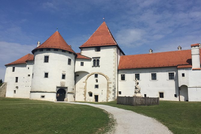 Varazdin Baroque Town & Trakoscan Castle, Small Group From Zagreb - Experience Varazdin and Trakoscan Castle