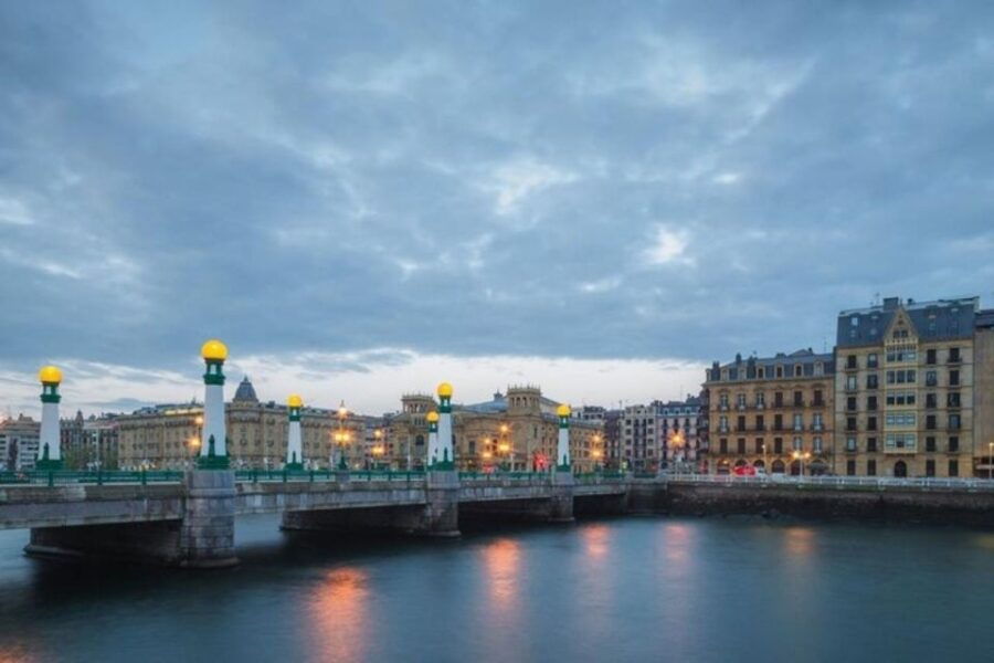 San Sebastian : Must-See Attractions Walking Tour