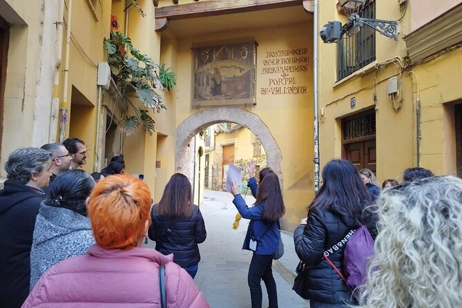 Valencia: Mercado, Paella, Old Town and Street Food Tour - Local Guide Experience