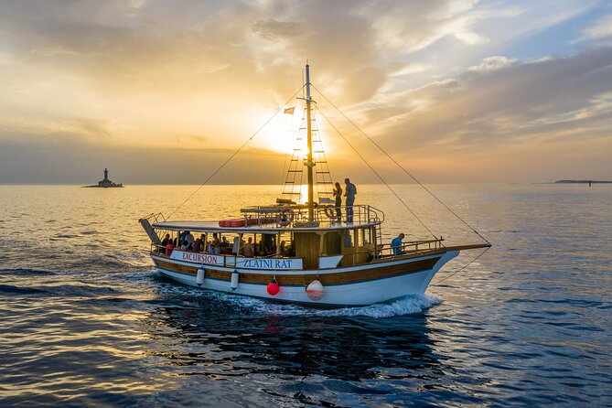 3-Hour Sunset Dolphin Spotting and Dinner in Medulin Archipelago - Meeting Point and Check-in