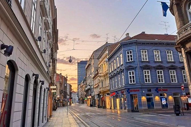 Personalized Eclectic Small-Group Walking Tour - Guide Interactions