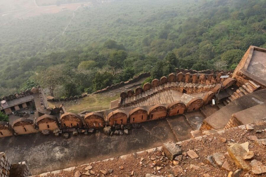 8-hours Excursion Trip to Unbeatable Kalinjar Fort