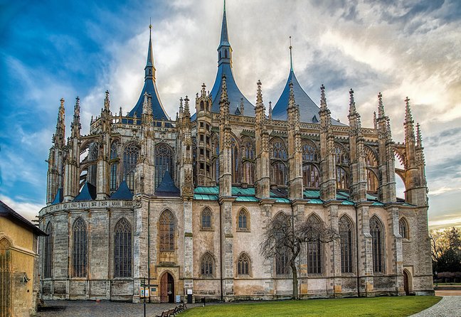 Prague to UNESCO Kutna Hora and Ossuary Guided Tour With Transfer - Booking and Cancellation Policy