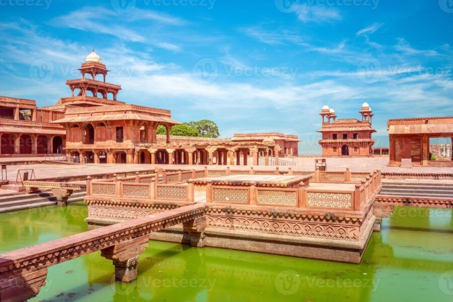 Agra to Jaipur With Guided Fatehpur Sikri & Abhaneri Tour