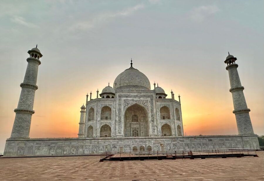 Agra:Agras Masterpieces: Guided Tour of Taj Mahal and Agra