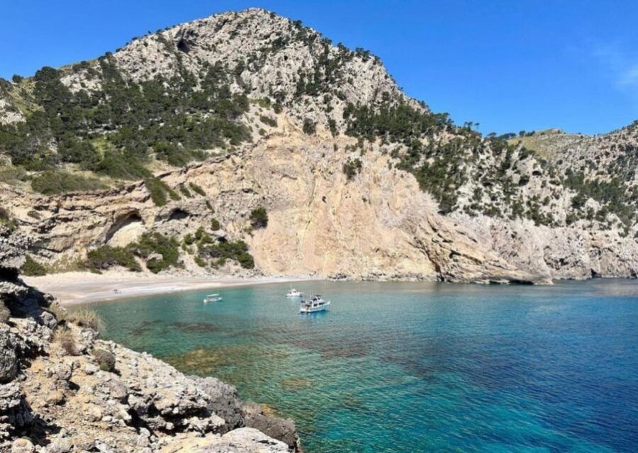 Alcudia: Boat Trip With Food, Drinks, and Snorkeling - Good To Know