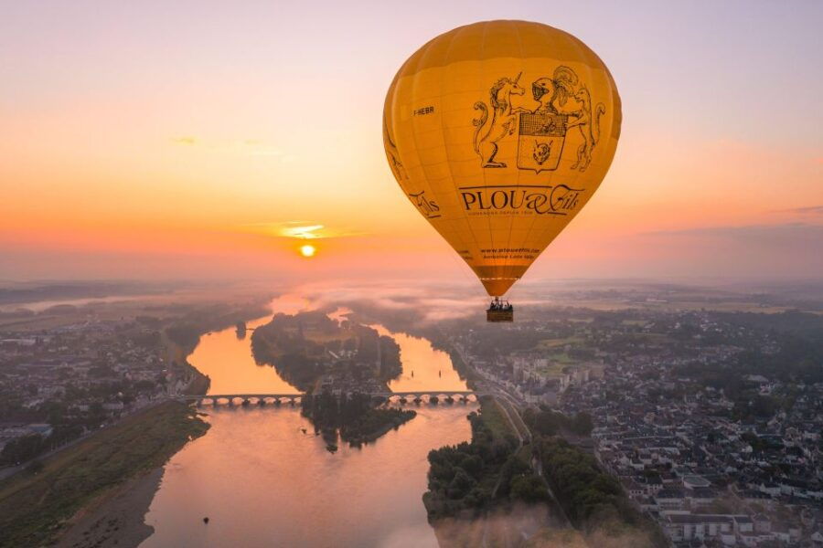 Amboise Hot-Air Balloon VIP for 5 Over the Loire Valley