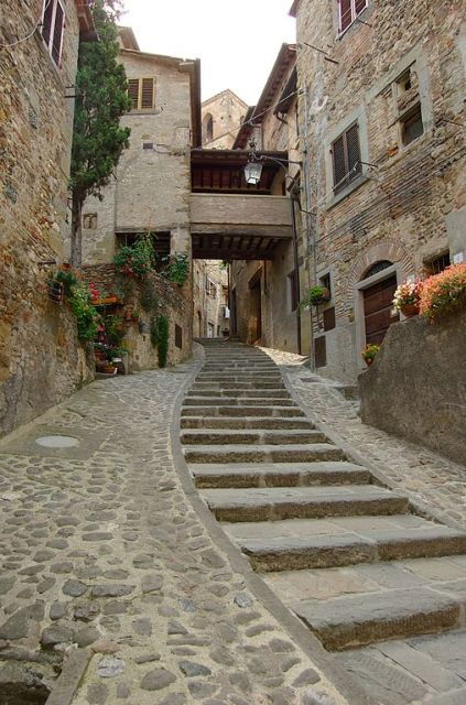 Arezzo and Cortona: Full-Day Tour by Deluxe Van