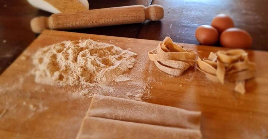 Arezzo: Pasta and Tiramisu Cooking Class on an Organic Tuscan Farm
