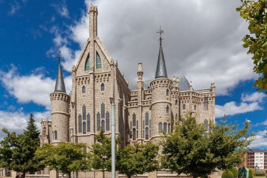 Astorga Episcopal Palace Ticket & In-App Audio Tour (ENG)