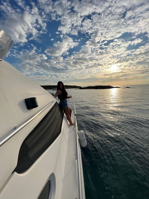 Athenian Riviera Coast to Coast Premium Cruise With Lunch - Premium Services Offered