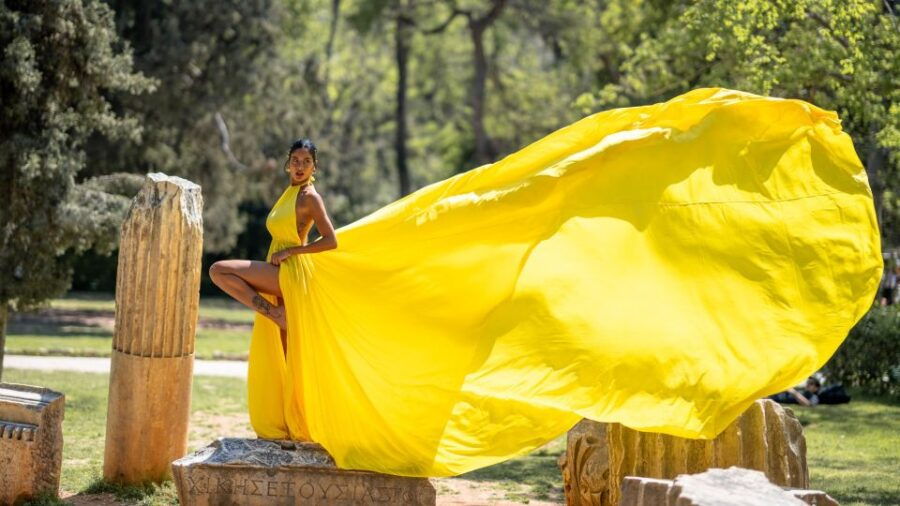 Athens: Flying Dress Photoshoot Marilyn Package - Experience Description