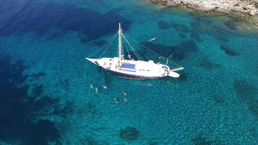 Athens: Retro Glam Day Cruise With Brunch & Music - Good To Know