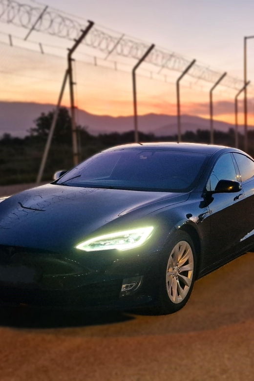 Athens: Sustainable VIP Airport Transfer>Unique Tesla ModelS - Good To Know