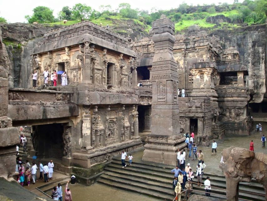 Aurangabad: Ajanta and Ellora Caves Private Day Tour