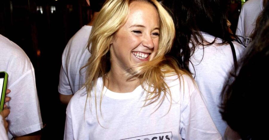 Barcelona Bar Crawl: 4+ Venues, Free Shots, Free Club Entry - Pricing and Duration