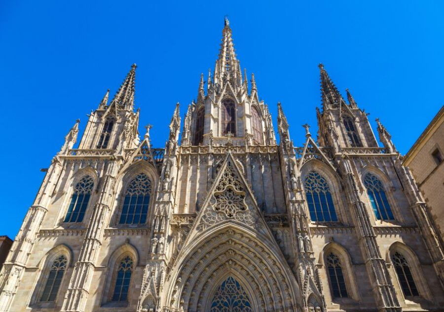 Barcelona Cathedral: Ticket, Guided Tour and VR Experience - Duration and Languages Offered