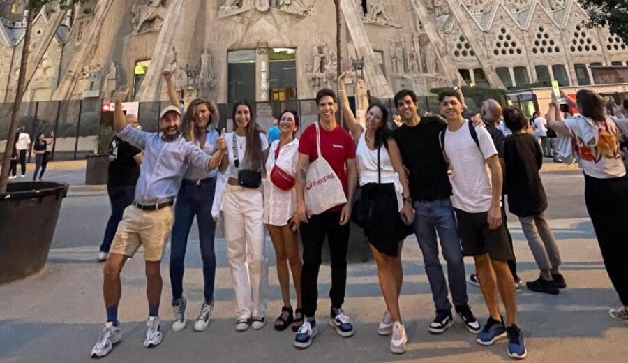 Barcelona: Gaudi and Modernism Tour With Tapa and Drink - Experience Highlights