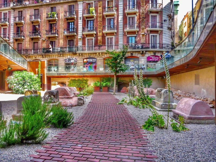 Barcelona: Gothic Quarters Deepest Secrets Tour and Sangria - Good To Know