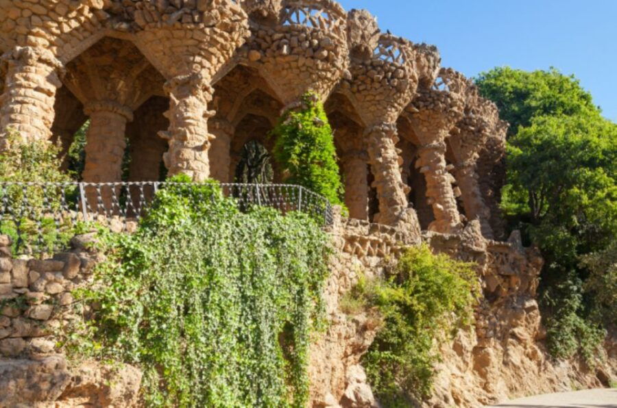 Barcelona: Guell Park Small-Group Tour & Dragon Stairway - Tour Description