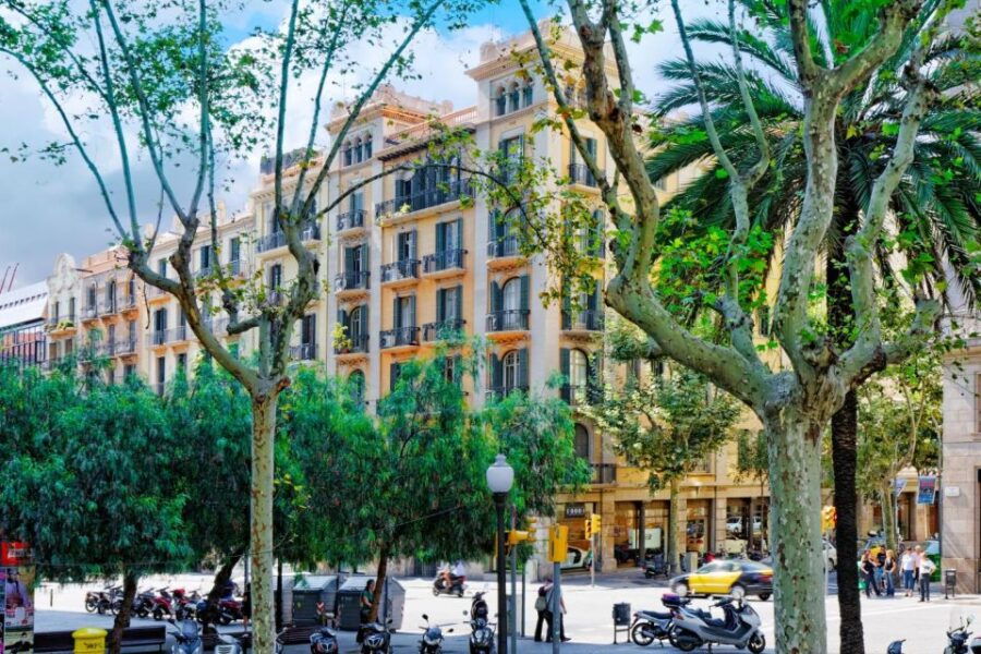 Barcelona: Insta-Perfect Walk With a Local - Highlights of the Tour