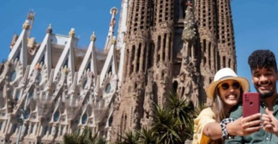 Barcelona: Modernism and Gaudi Works Walking Tour - Good To Know