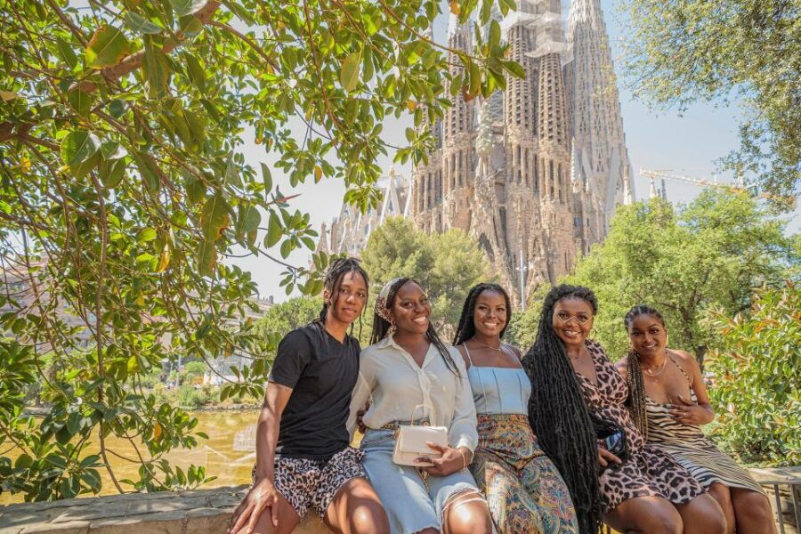 Barcelona: Private Photoshoot at Sagrada Familia - Activity Details