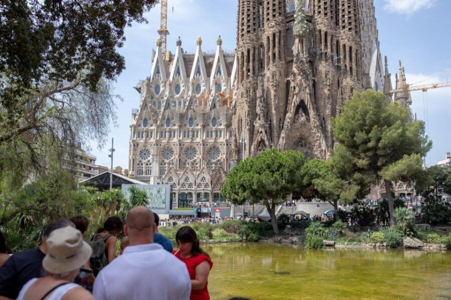 Barcelona: Top-25 City Sights Bike/eBike Guided Private Tour - Good To Know