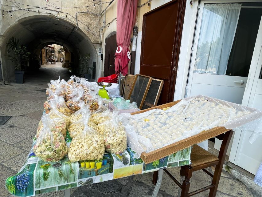 Bari: Old City Highlights Walking Tour