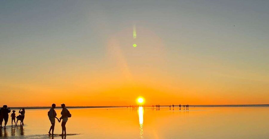 Bay of Mont Saint-Michel : Sunset Until Dark Night