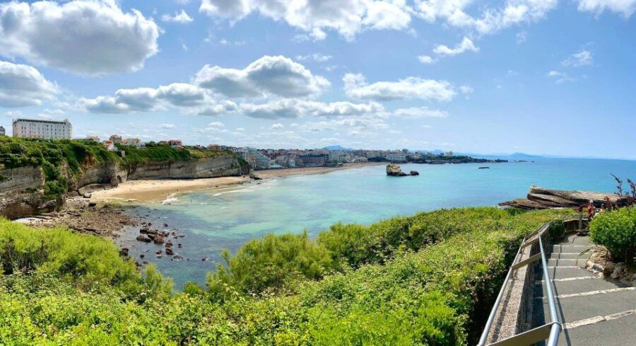 Biarritz : Private Transfer To/From Airport & Train Station
