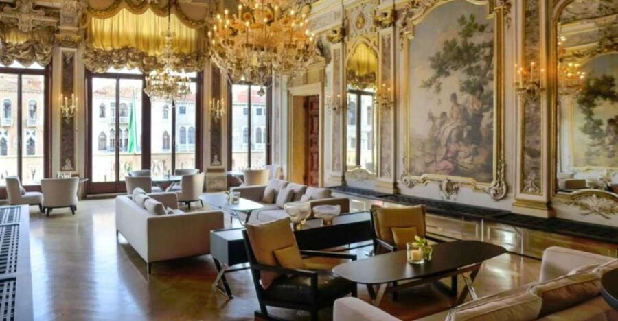 Boat Tour & Gala Dinner in a Venetian Palace - Itinerary