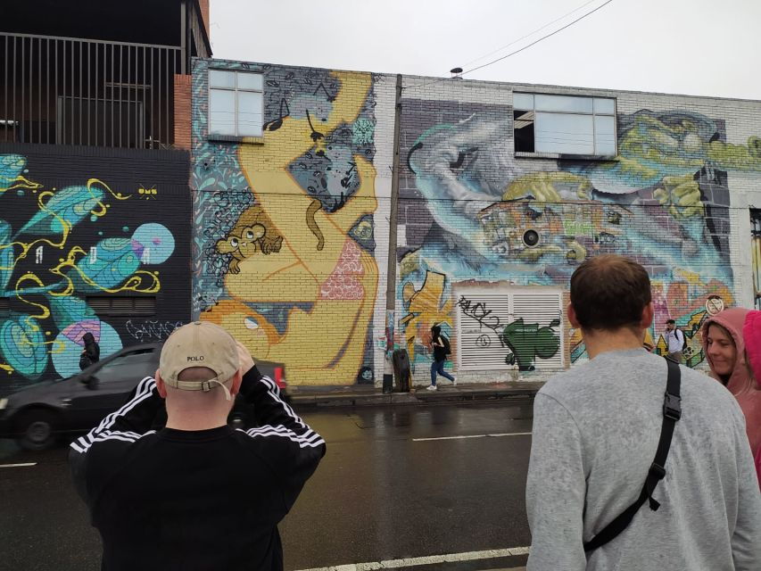 Bogotá: Graffiti District Guided Tour With Snack