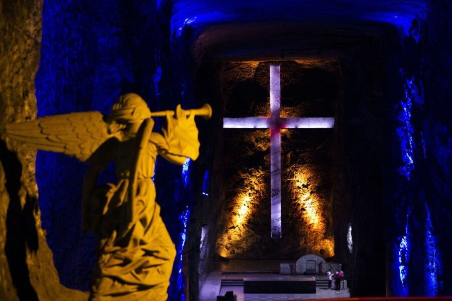 Bogotá: Salt Cathedral Private Tour With Entry Ticket - Experience Highlights