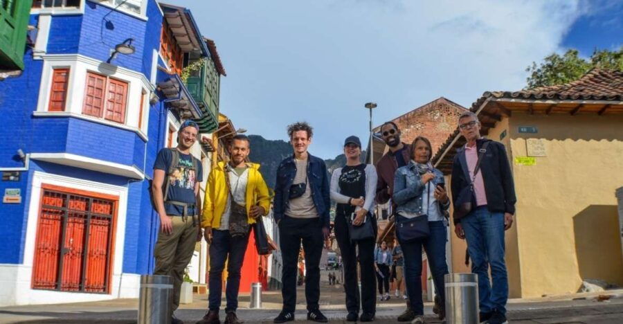 Bogotá: Walking Tour in La Candelaria With Refreshments