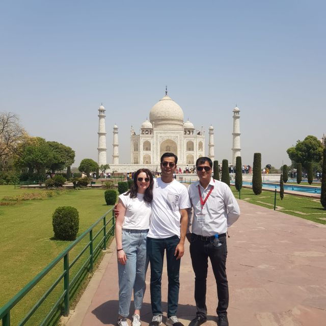 Book Official Tour Guide For Taj Mahal & Fort.