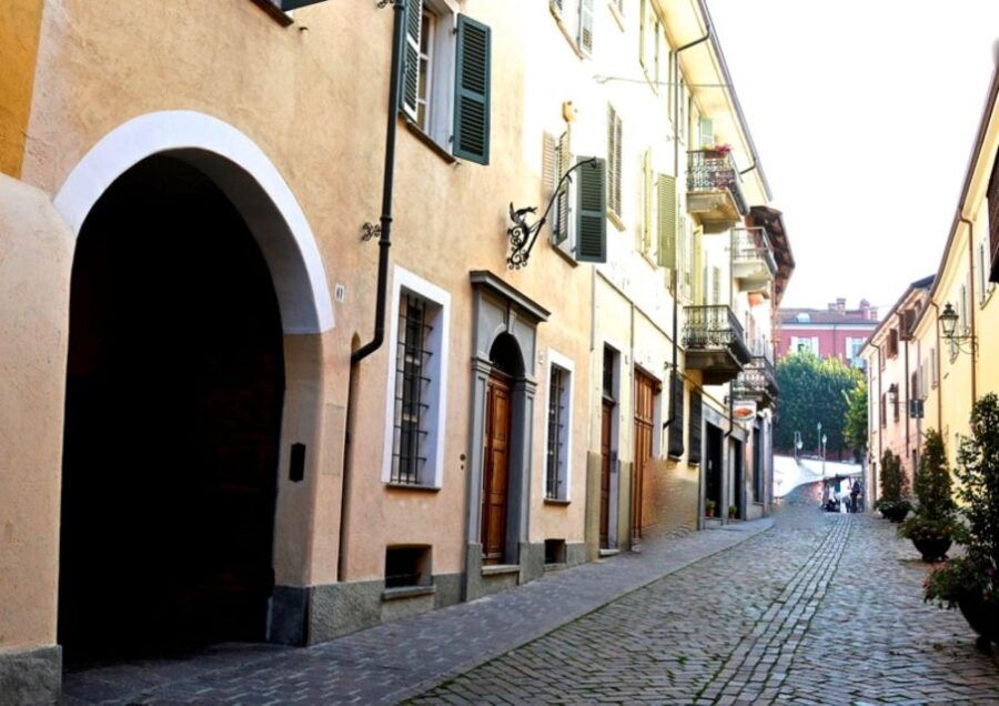 Bra: Historic Town Highlights Guided Walking Tour - Good To Know