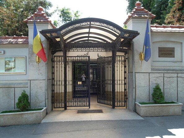 Bucharest Private Tour, Parliament Palace, Ceausescu House Visit - Good To Know