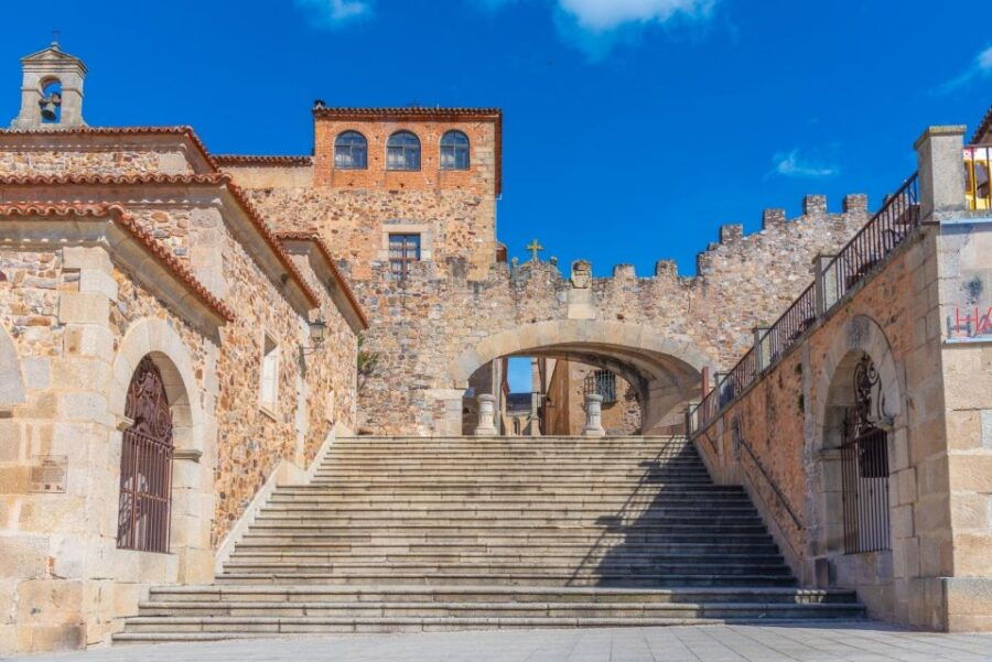 Cáceres: Guided Tour + Entrance to Monuments + Tasting - Itinerary Overview