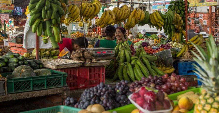 Cali: Fruit Market Walking Tour With Tastings