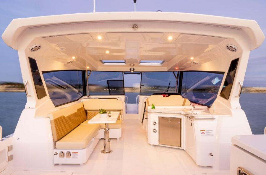 Cannigione: Aquila 36 Catamaran Daycruiser Rental - Good To Know