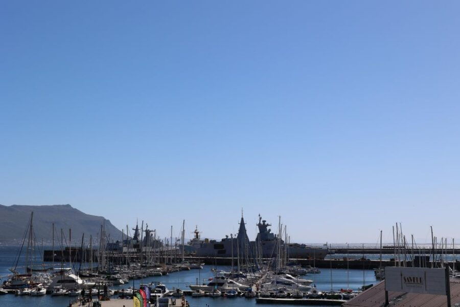 Cape Town: Cape Point & Boulders Beach Day Tour
